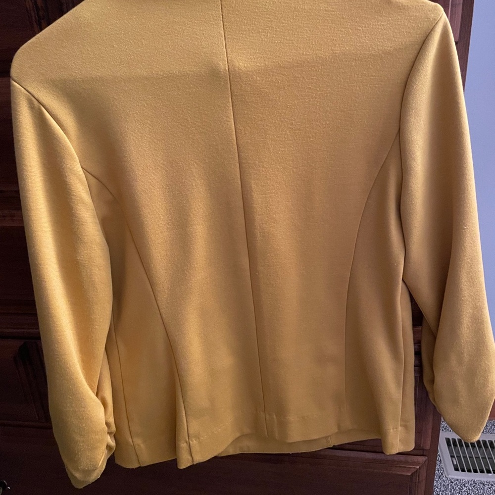 Short blazer - Picture 2 of 2